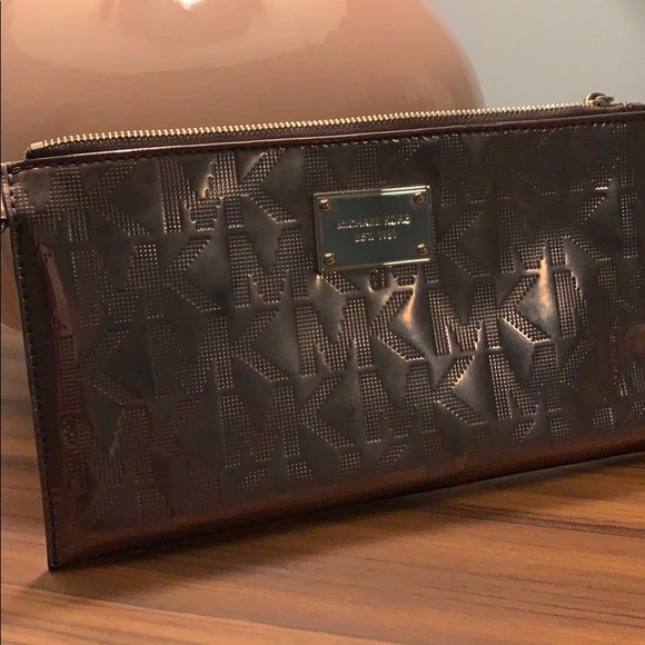 Michael Kors silver wristlet - Picture 5 of 8